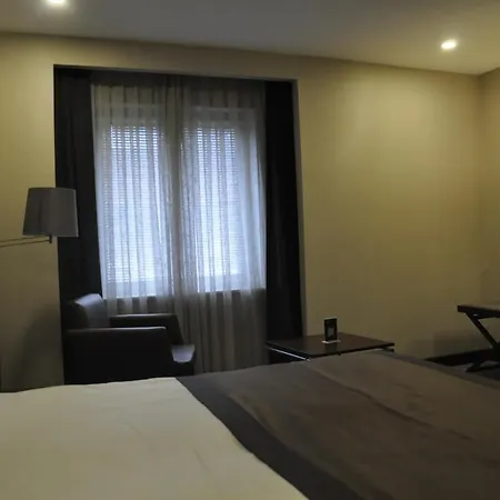 Happy Hotel